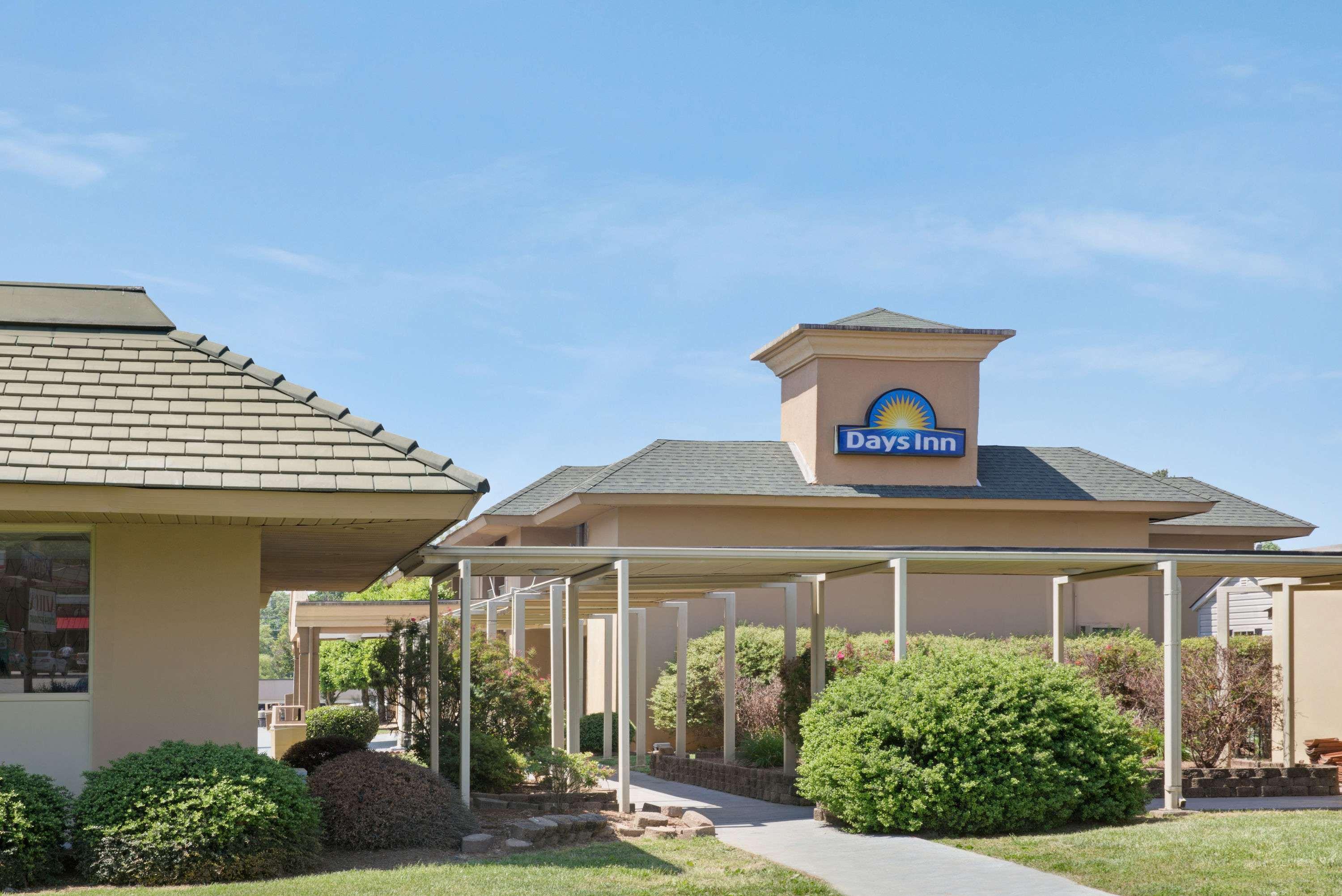 Days Inn By Wyndham Charlotte/Woodlawn Near Carowinds Bagian luar foto